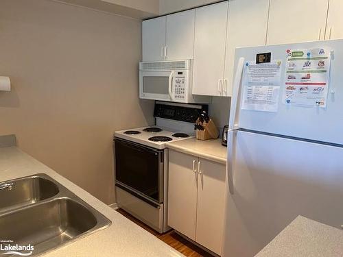 347 Mariners Way, Collingwood, ON - Indoor Photo Showing Kitchen With Double Sink