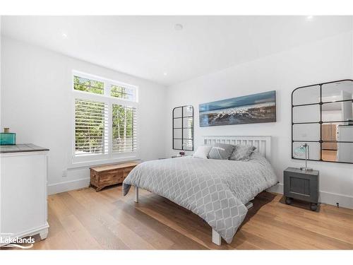 53 Niagara Street, Collingwood, ON - Indoor Photo Showing Bedroom