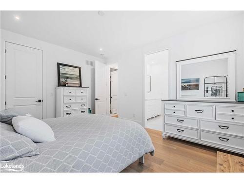 53 Niagara Street, Collingwood, ON - Indoor Photo Showing Bedroom