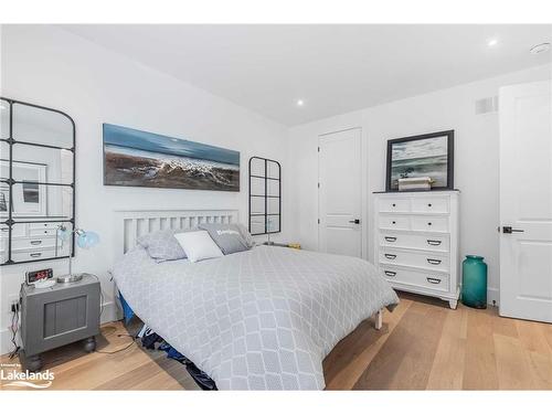 53 Niagara Street, Collingwood, ON - Indoor Photo Showing Bedroom