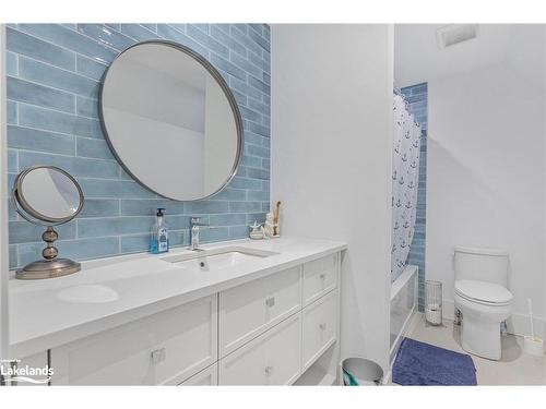 53 Niagara Street, Collingwood, ON - Indoor Photo Showing Bathroom