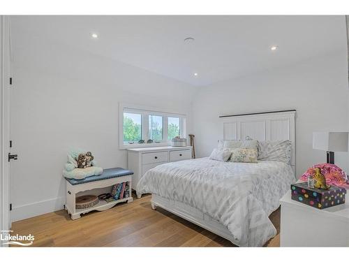 53 Niagara Street, Collingwood, ON - Indoor Photo Showing Bedroom