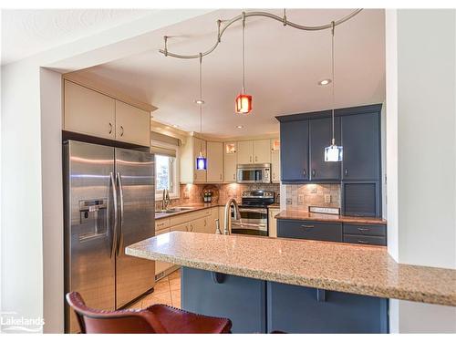 365 Macisaac Drive, Orillia, ON - Indoor Photo Showing Kitchen With Double Sink With Upgraded Kitchen