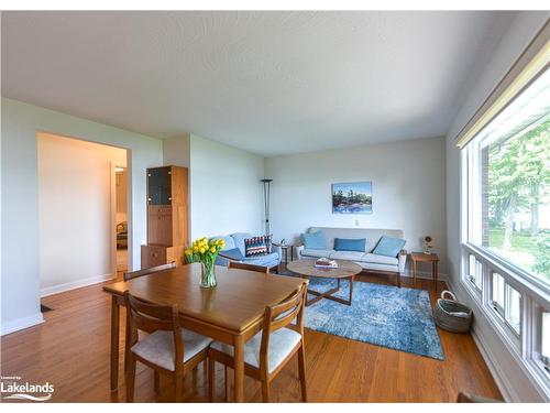 365 Macisaac Drive, Orillia, ON - Indoor Photo Showing Living Room