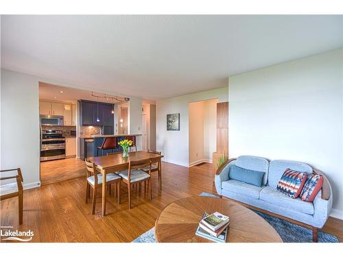 365 Macisaac Drive, Orillia, ON - Indoor Photo Showing Living Room