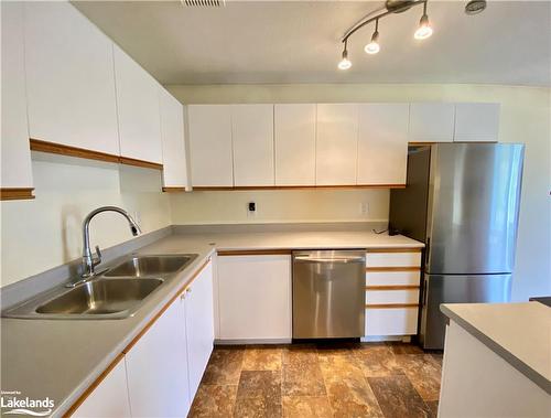 49 Pinecone Drive, Bracebridge, ON - Indoor Photo Showing Kitchen With Double Sink