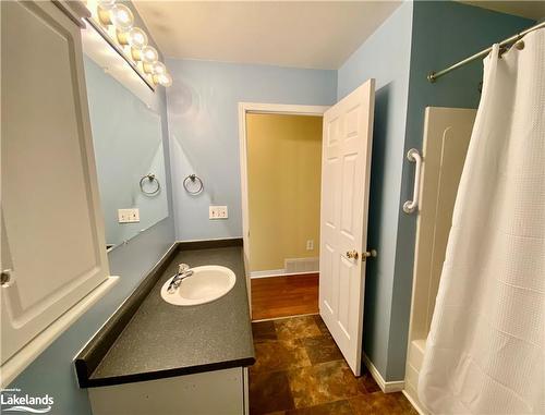 49 Pinecone Drive, Bracebridge, ON - Indoor Photo Showing Bathroom