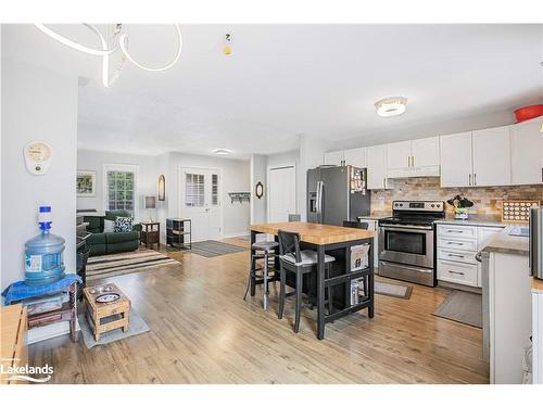 22 Laurier Boulevard, Tiny, ON - Indoor Photo Showing Kitchen