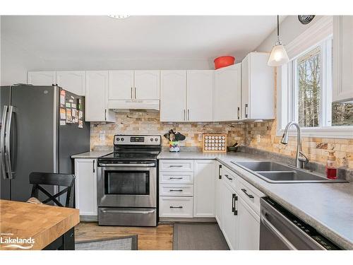 22 Laurier Boulevard, Tiny, ON - Indoor Photo Showing Kitchen With Double Sink