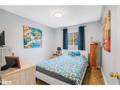 22 Laurier Boulevard, Tiny, ON - Indoor Photo Showing Bedroom