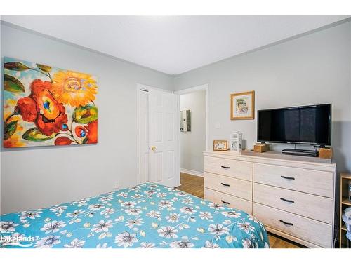 22 Laurier Boulevard, Tiny, ON - Indoor Photo Showing Bedroom