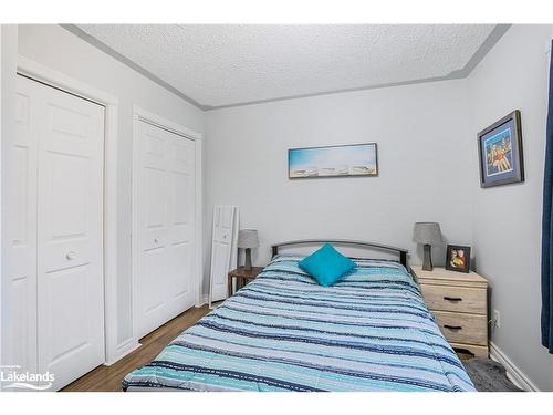 22 Laurier Boulevard, Tiny, ON - Indoor Photo Showing Bedroom