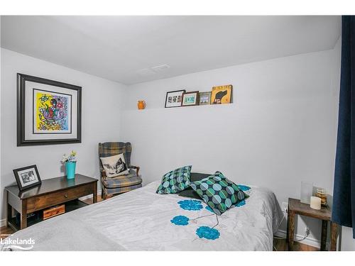 22 Laurier Boulevard, Tiny, ON - Indoor Photo Showing Bedroom