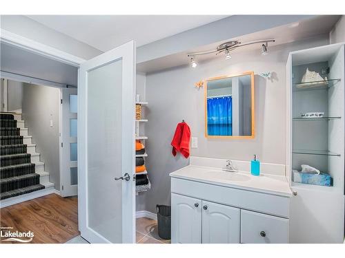 22 Laurier Boulevard, Tiny, ON - Indoor Photo Showing Bathroom