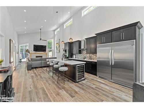 140 Vernon Shores Avenue, Huntsville, ON - Indoor Photo Showing Kitchen With Upgraded Kitchen