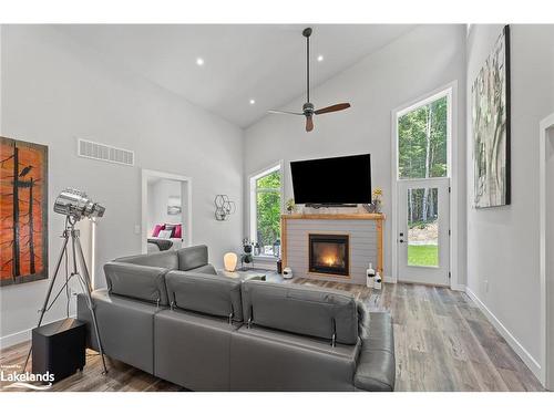 140 Vernon Shores Avenue, Huntsville, ON - Indoor Photo Showing Living Room With Fireplace