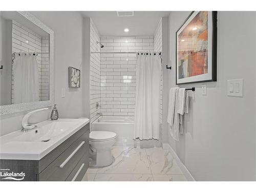 140 Vernon Shores Avenue, Huntsville, ON - Indoor Photo Showing Bathroom