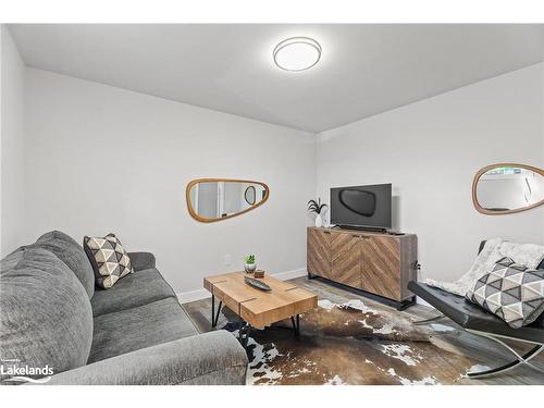 140 Vernon Shores Avenue, Huntsville, ON - Indoor Photo Showing Living Room