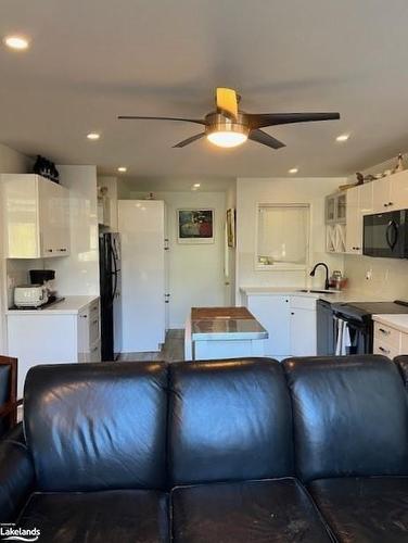 1497 Shore Lane, Wasaga Beach, ON - Indoor Photo Showing Kitchen