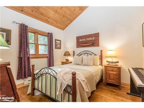 1143 Leonard Lake Rd 1, Muskoka Lakes, ON - Indoor Photo Showing Bedroom