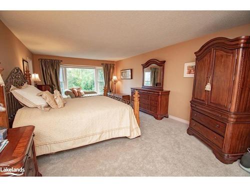 14 Marsh Harbour, Aurora, ON - Indoor Photo Showing Bedroom