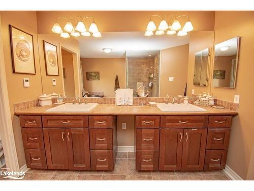 14 Marsh Harbour, Aurora, ON - Indoor Photo Showing Bathroom