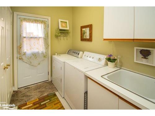 14 Marsh Harbour, Aurora, ON - Indoor Photo Showing Laundry Room