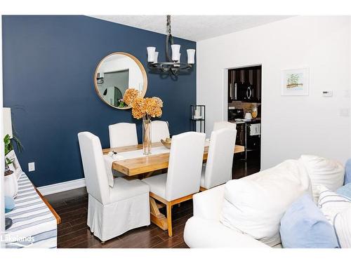 13-68 Webb Circle, Haliburton, ON - Indoor Photo Showing Dining Room