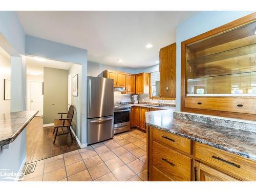 221 Dill Street, Bracebridge, ON - Indoor Photo Showing Kitchen