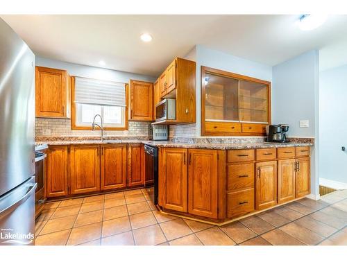 221 Dill Street, Bracebridge, ON - Indoor Photo Showing Kitchen