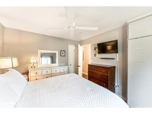 221 Dill Street, Bracebridge, ON - Indoor Photo Showing Bedroom