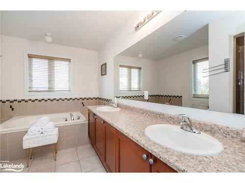 26 Homerton Avenue, Richmond Hill, ON - Indoor Photo Showing Bathroom