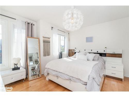 26 Homerton Avenue, Richmond Hill, ON - Indoor Photo Showing Bedroom