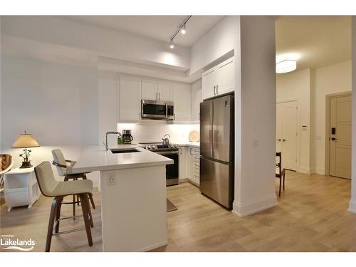 223-1 Hume Street, Collingwood, ON - Indoor Photo Showing Kitchen