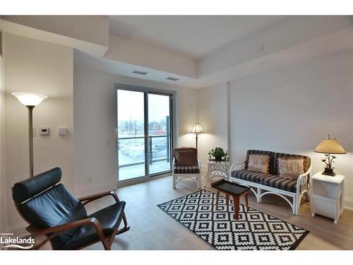 223-1 Hume Street, Collingwood, ON - Indoor Photo Showing Living Room