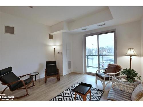 223-1 Hume Street, Collingwood, ON - Indoor Photo Showing Living Room