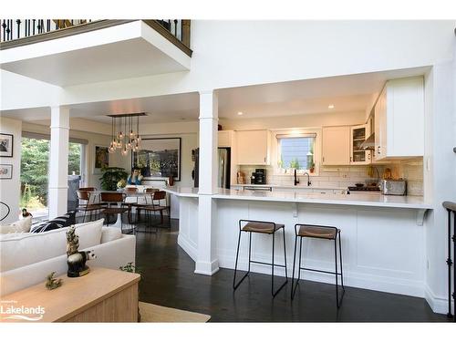 3 Simcoe Street, Wasaga Beach, ON - Indoor Photo Showing Kitchen