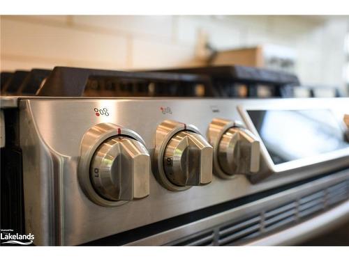 3 Simcoe Street, Wasaga Beach, ON - Indoor Photo Showing Kitchen