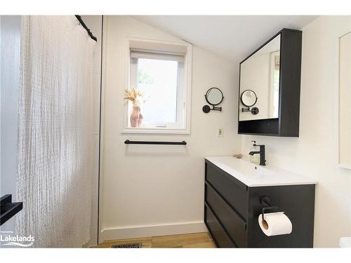 3 Simcoe Street, Wasaga Beach, ON - Indoor Photo Showing Bathroom