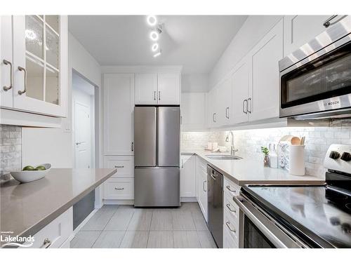 106-80 Quebec Avenue, Toronto, ON - Indoor Photo Showing Kitchen With Upgraded Kitchen