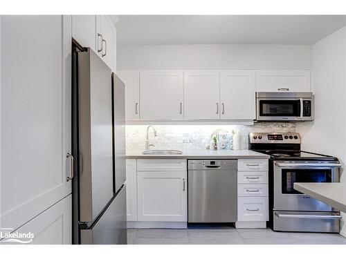 106-80 Quebec Avenue, Toronto, ON - Indoor Photo Showing Kitchen With Upgraded Kitchen