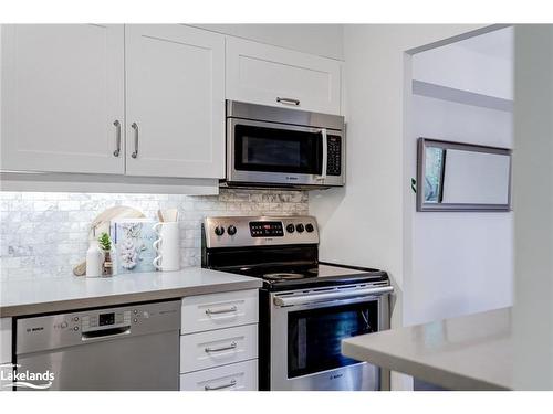 106-80 Quebec Avenue, Toronto, ON - Indoor Photo Showing Kitchen