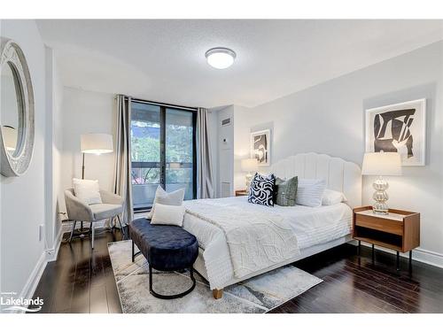 106-80 Quebec Avenue, Toronto, ON - Indoor Photo Showing Bedroom