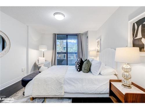 106-80 Quebec Avenue, Toronto, ON - Indoor Photo Showing Bedroom