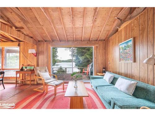 1086 South Toad Lake Road, Lake Of Bays, ON - Indoor Photo Showing Living Room