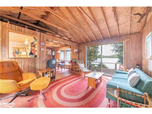 1086 South Toad Lake Road, Lake Of Bays, ON - Indoor Photo Showing Living Room