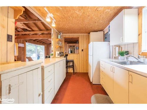 1086 South Toad Lake Road, Lake Of Bays, ON - Indoor Photo Showing Kitchen