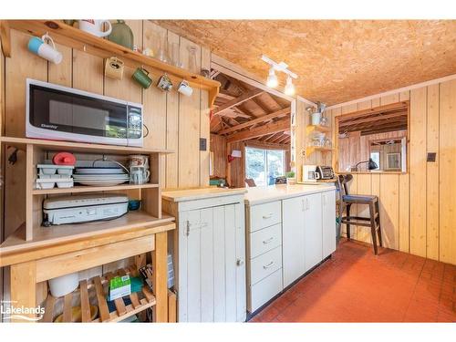 1086 South Toad Lake Road, Lake Of Bays, ON - Indoor Photo Showing Kitchen