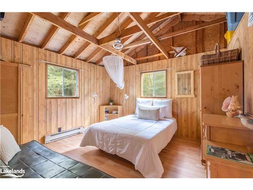 1086 South Toad Lake Road, Lake Of Bays, ON - Indoor Photo Showing Bedroom