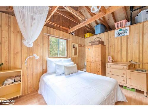 1086 South Toad Lake Road, Lake Of Bays, ON - Indoor Photo Showing Bedroom